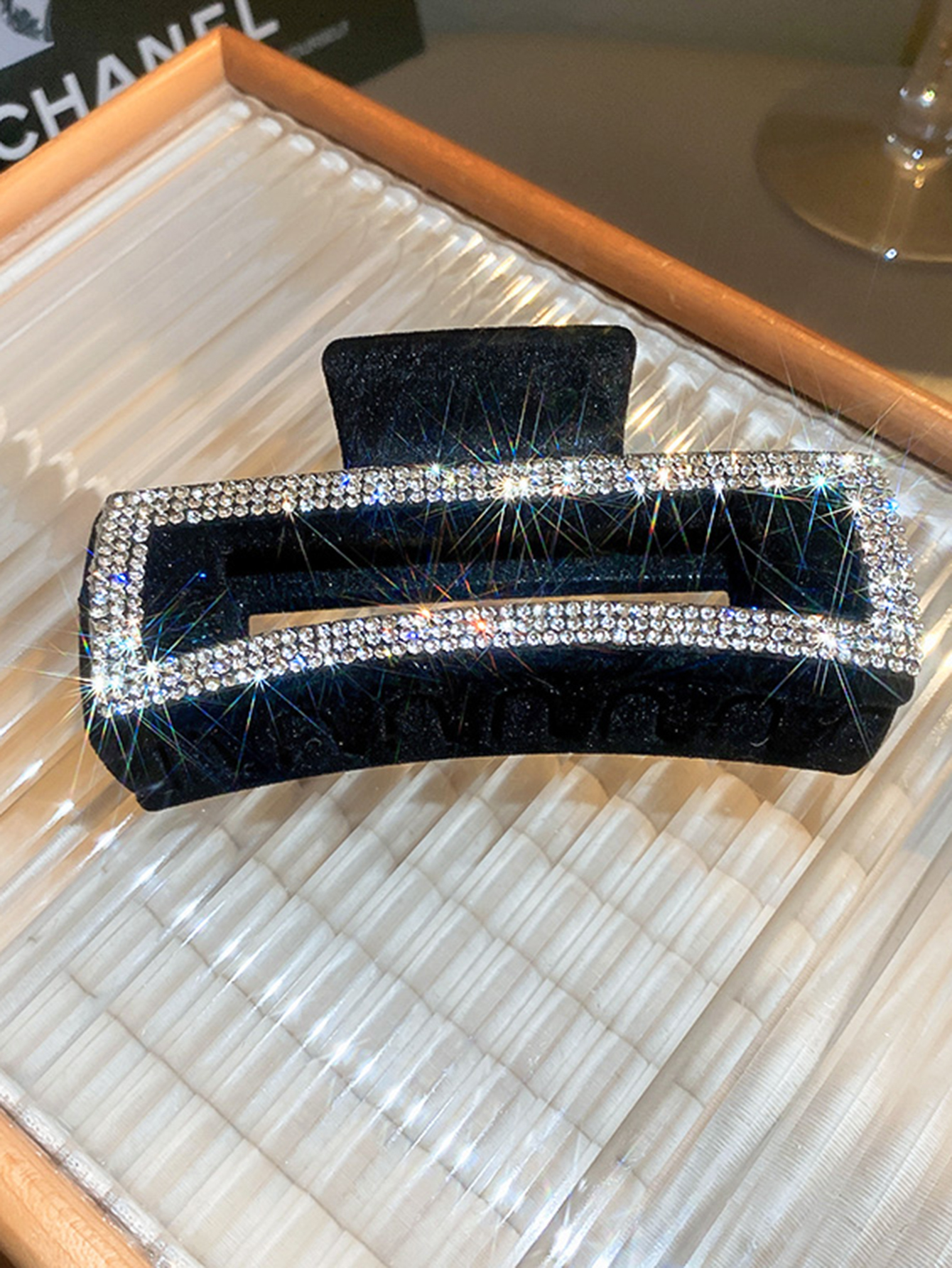 Flocking Rhinestone Blacke Hai - огляд і ціна Jewelry Making Adults